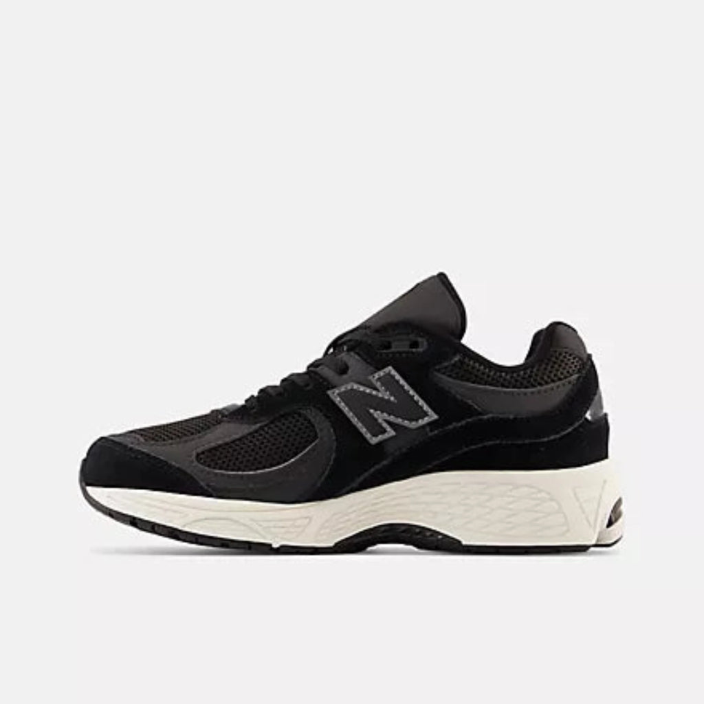 Big Kids' 2002 New Balance "Black Phantom"